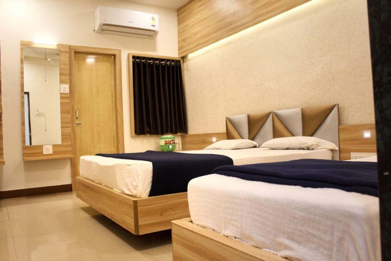 Hotel Shri Radhe Somnath Exterior photo
