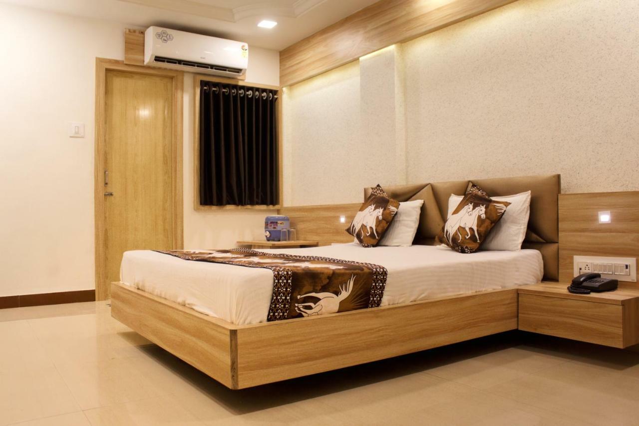 Hotel Shri Radhe Somnath Exterior photo