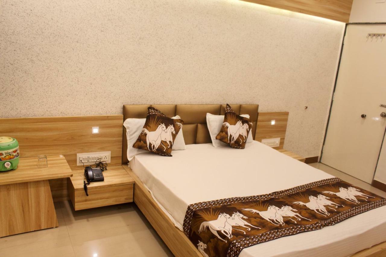 Hotel Shri Radhe Somnath Exterior photo